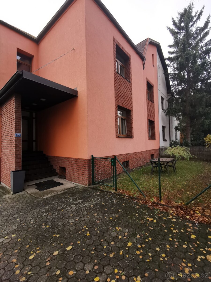 Pronájem 3+kk s parkovacím stáním a předzahrádkou, 90 m2 - 2