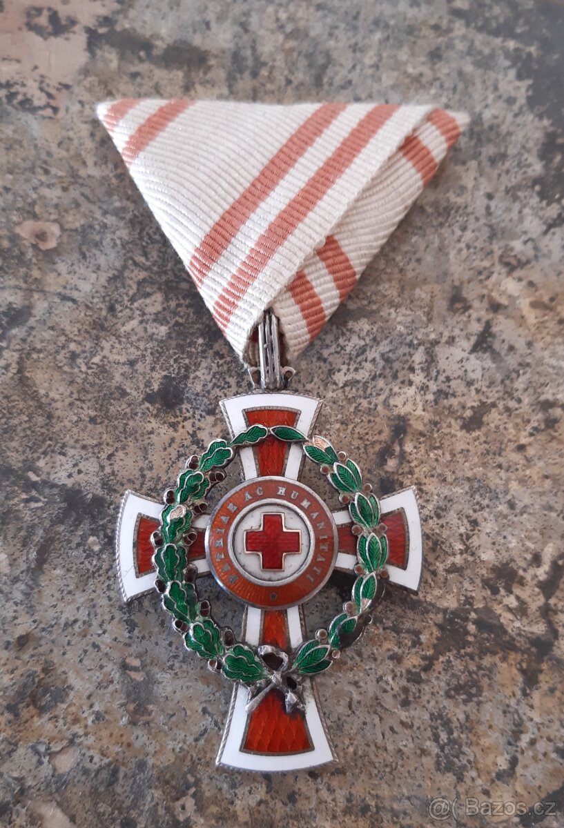 RU Stříbrný Červený kříž za zásluhy o Červenýkříž, FJI - 2