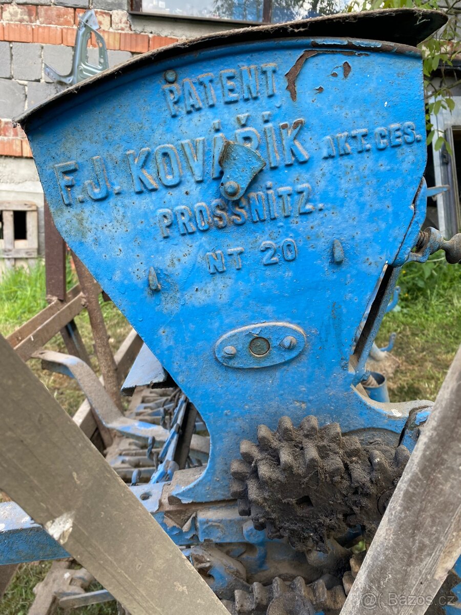 koňský seci stroj - 2