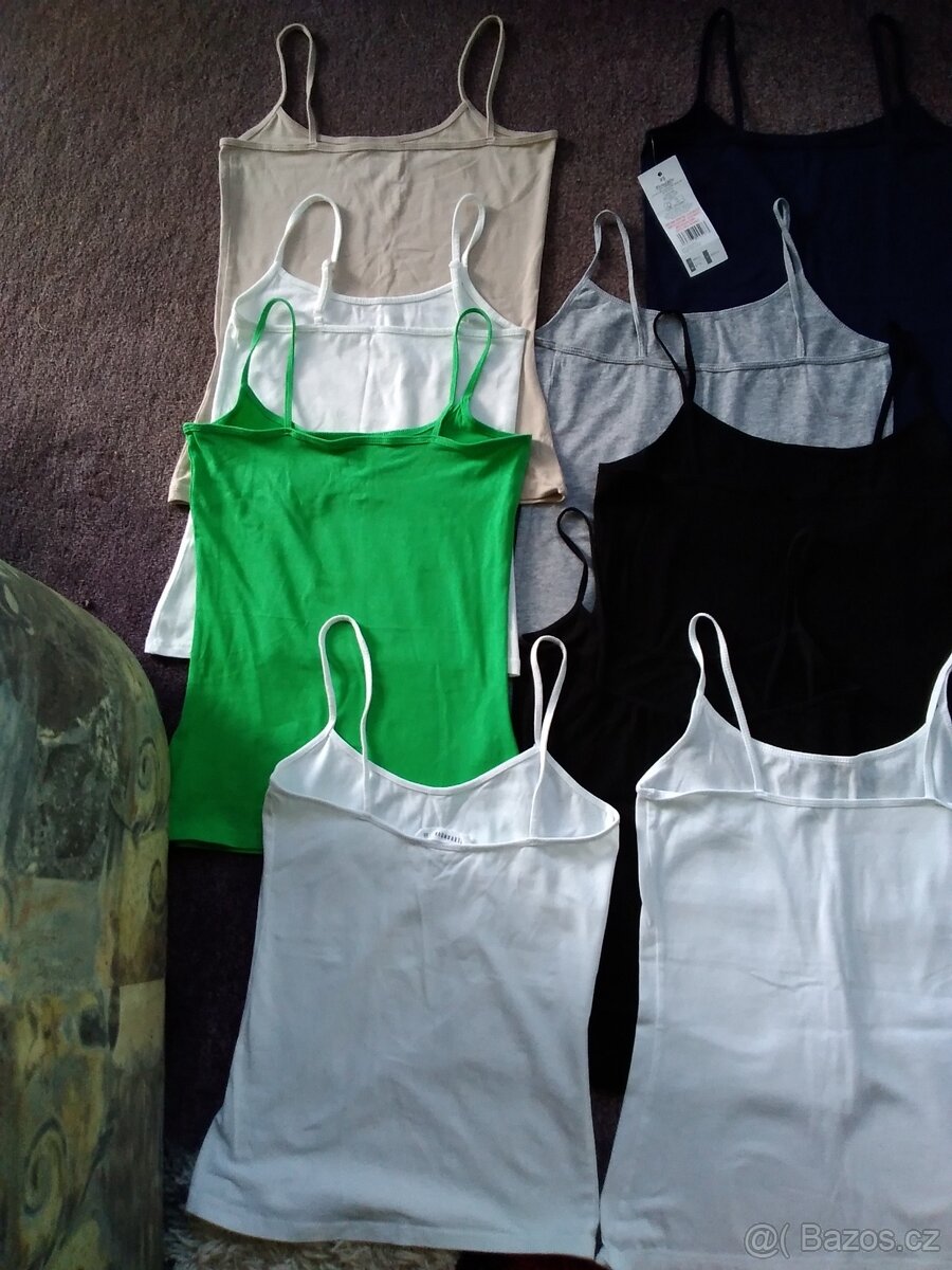Dámské trička a tílka převážně velikosti S. - 2