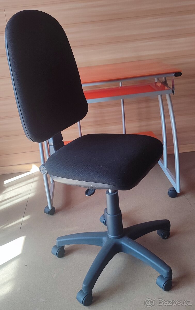 počítačový stůl se židlí - 2
