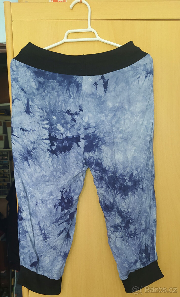 PRODÁM MODRÉ BATIKOVANÉ, LEHKÉ ŠORTKY POD KOLENA - 2