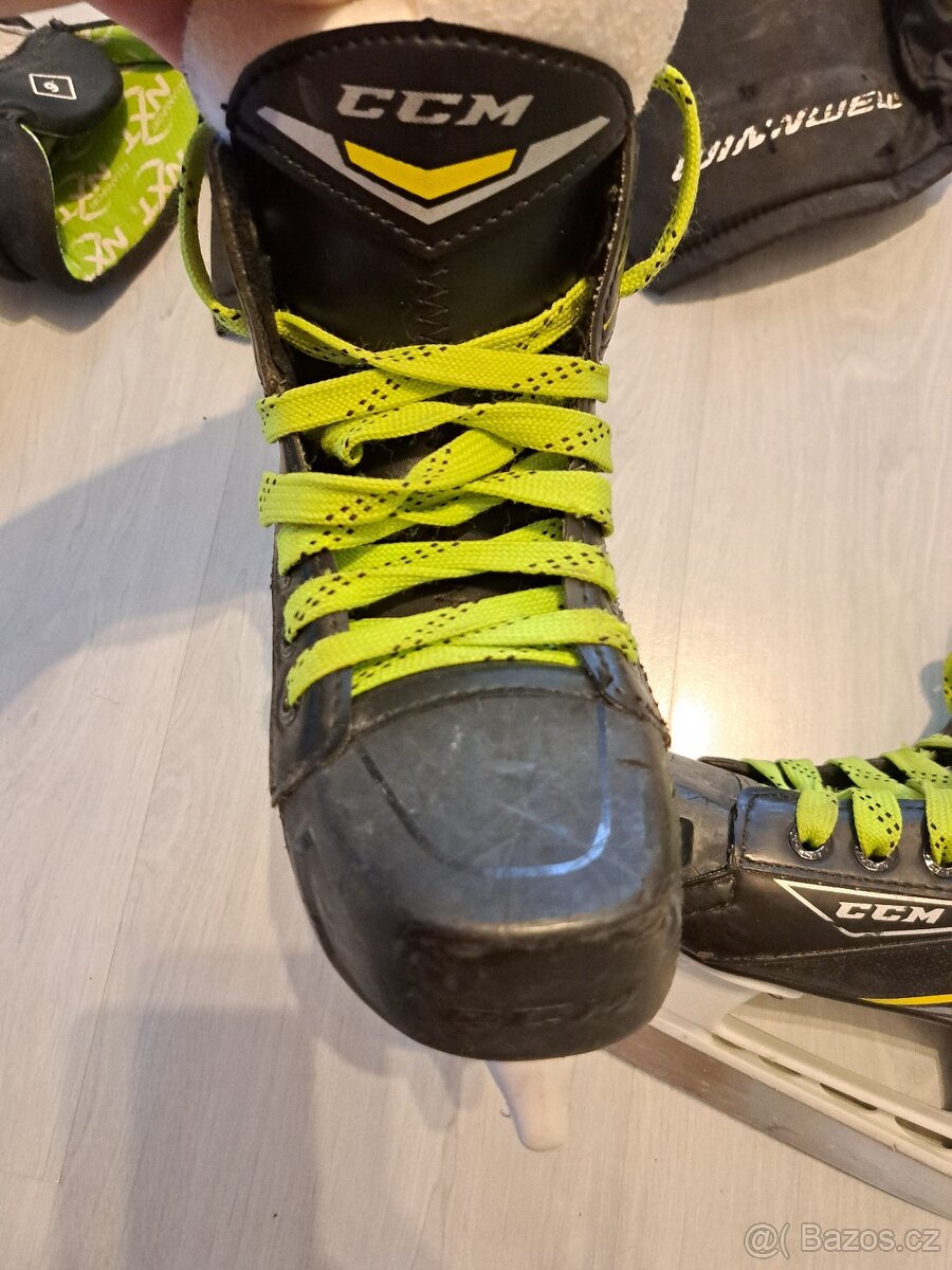Hokejové brusle CCM Tacks velikost 32. - 2