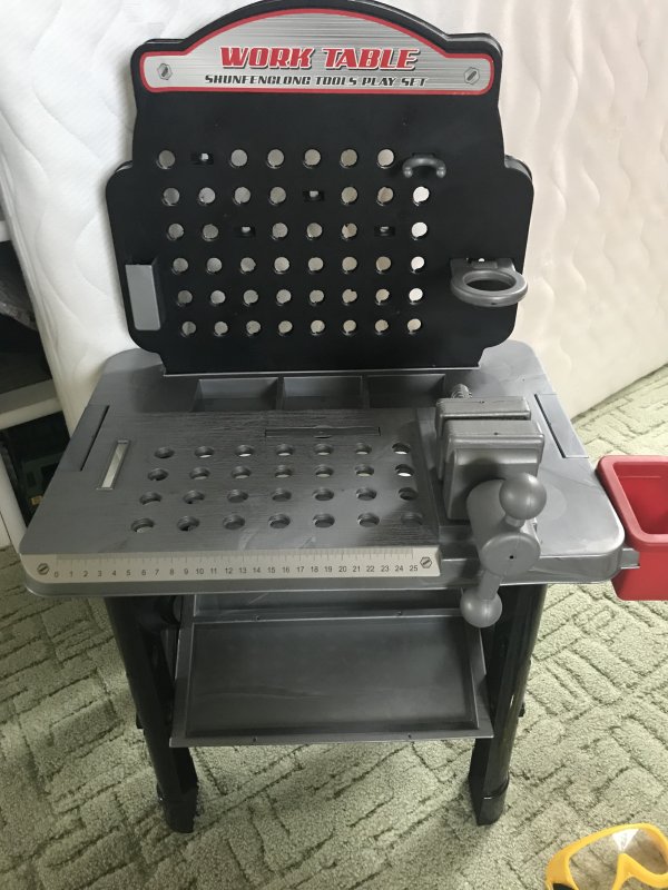 Pracovní stůl a spousta nářadí - 2