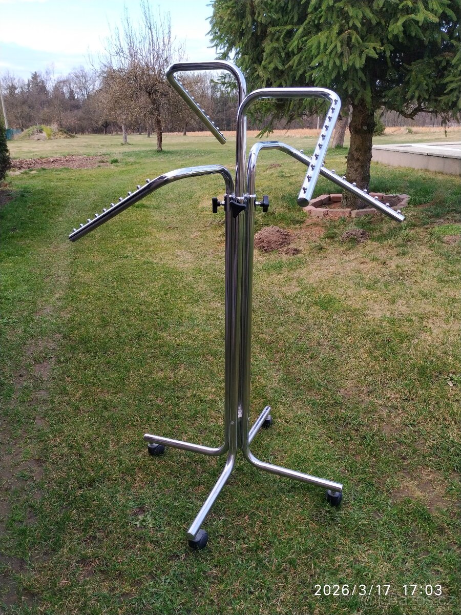 Kovový věšák - 2