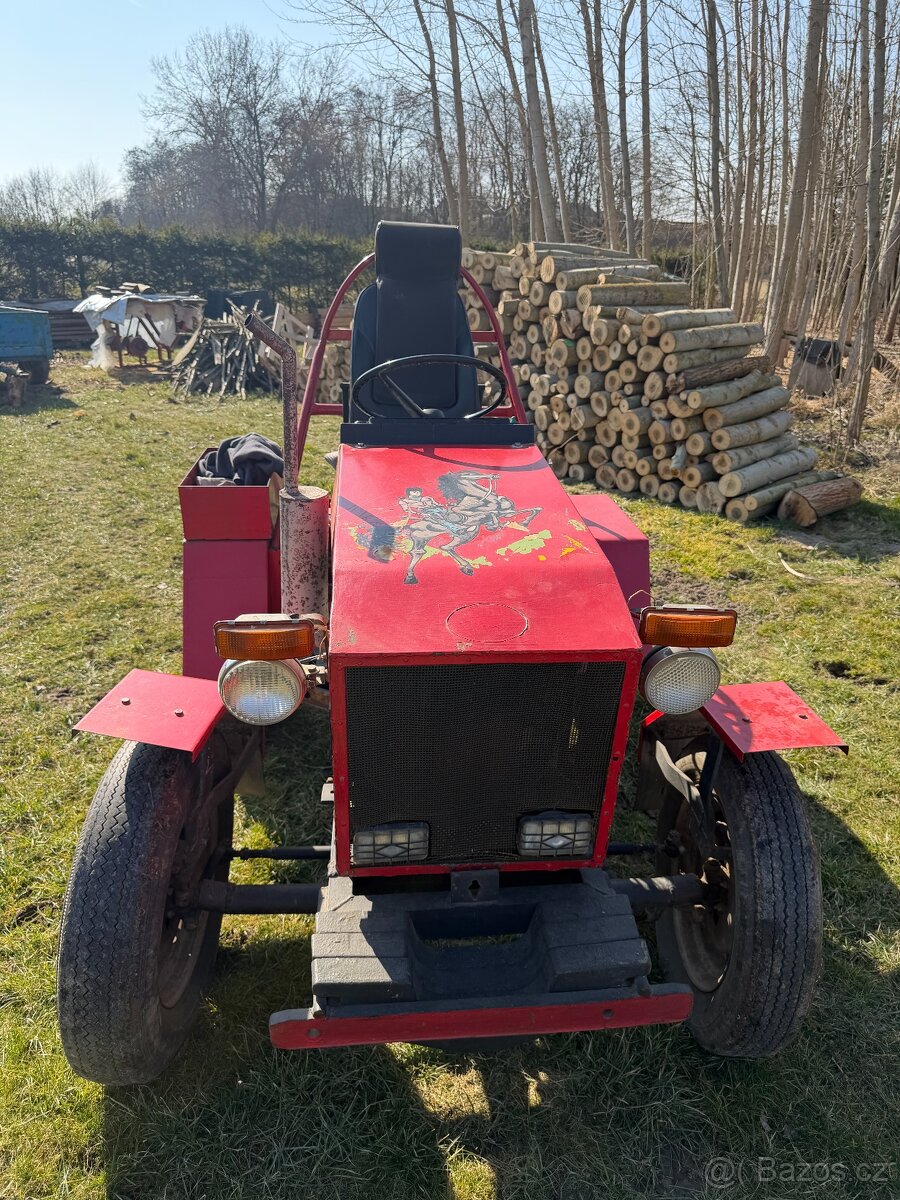 Traktor domácí výroby + vlečka - 2
