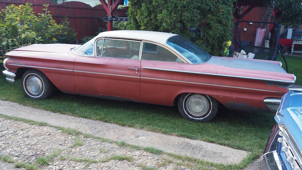 1960 Pontiac Ventura two door hardtop - 2