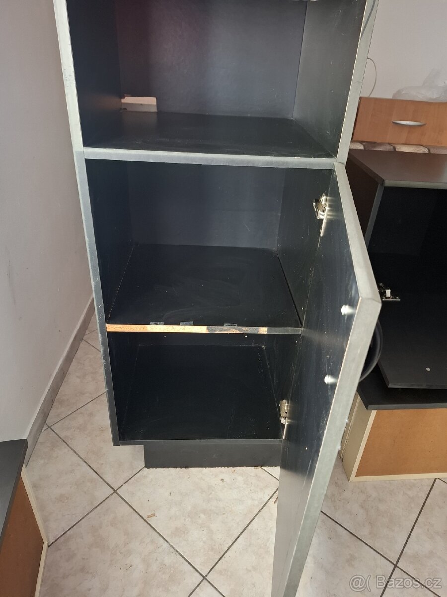 Černá skříň 1. - 2