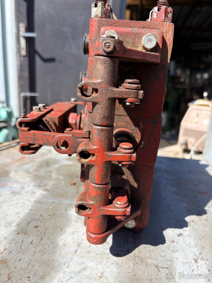Hydraulický rozvaděč DESTA,tříšoupátkový- NOVÝ‼️ - 2