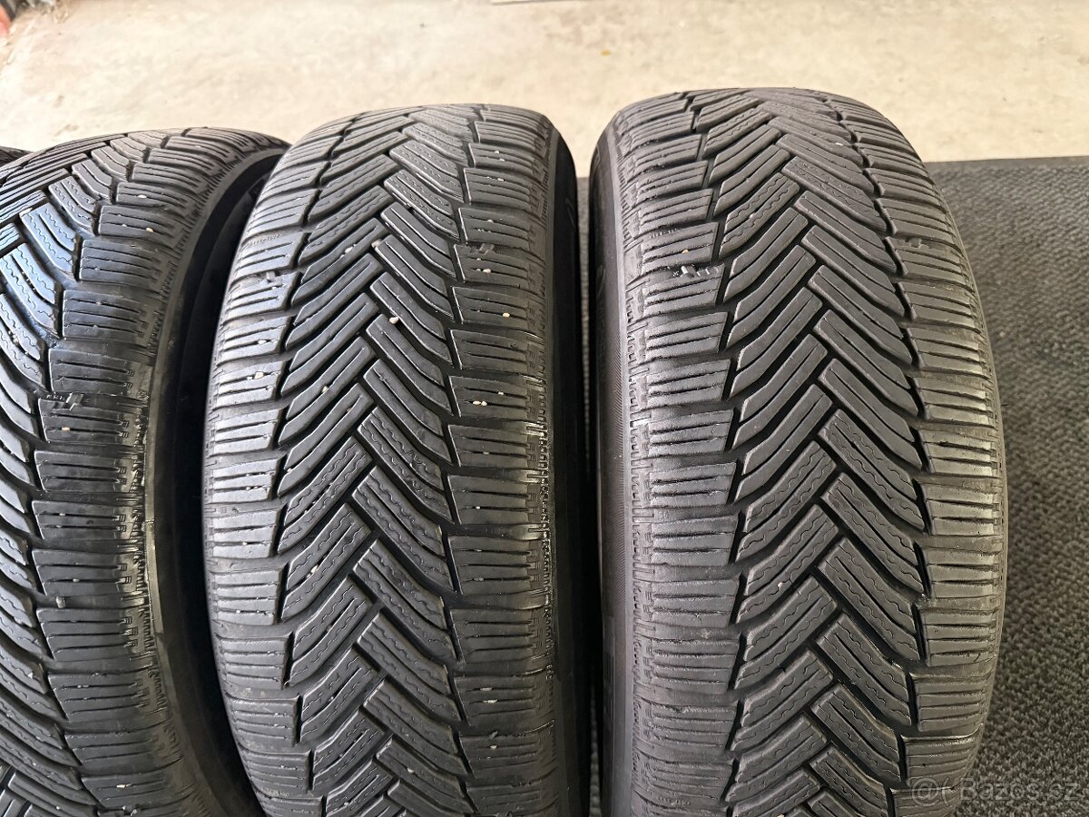 prodám zimní 205/60/16 Michelin - 2
