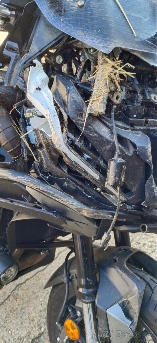 Honda NT 1100 75kw rv:2023/3 10tis kM.Havarované motor start - 2