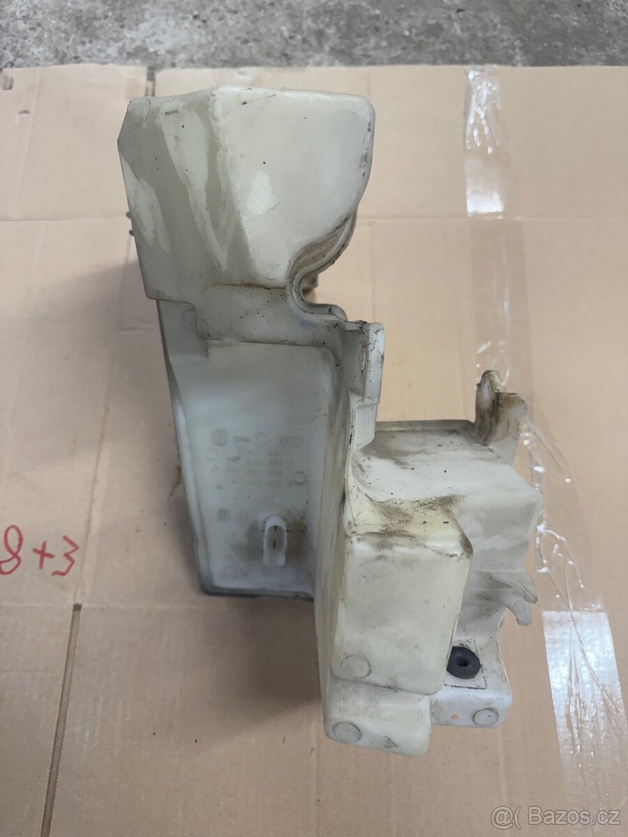 Vw T5 facelift nádobka ostřikovačů - 2