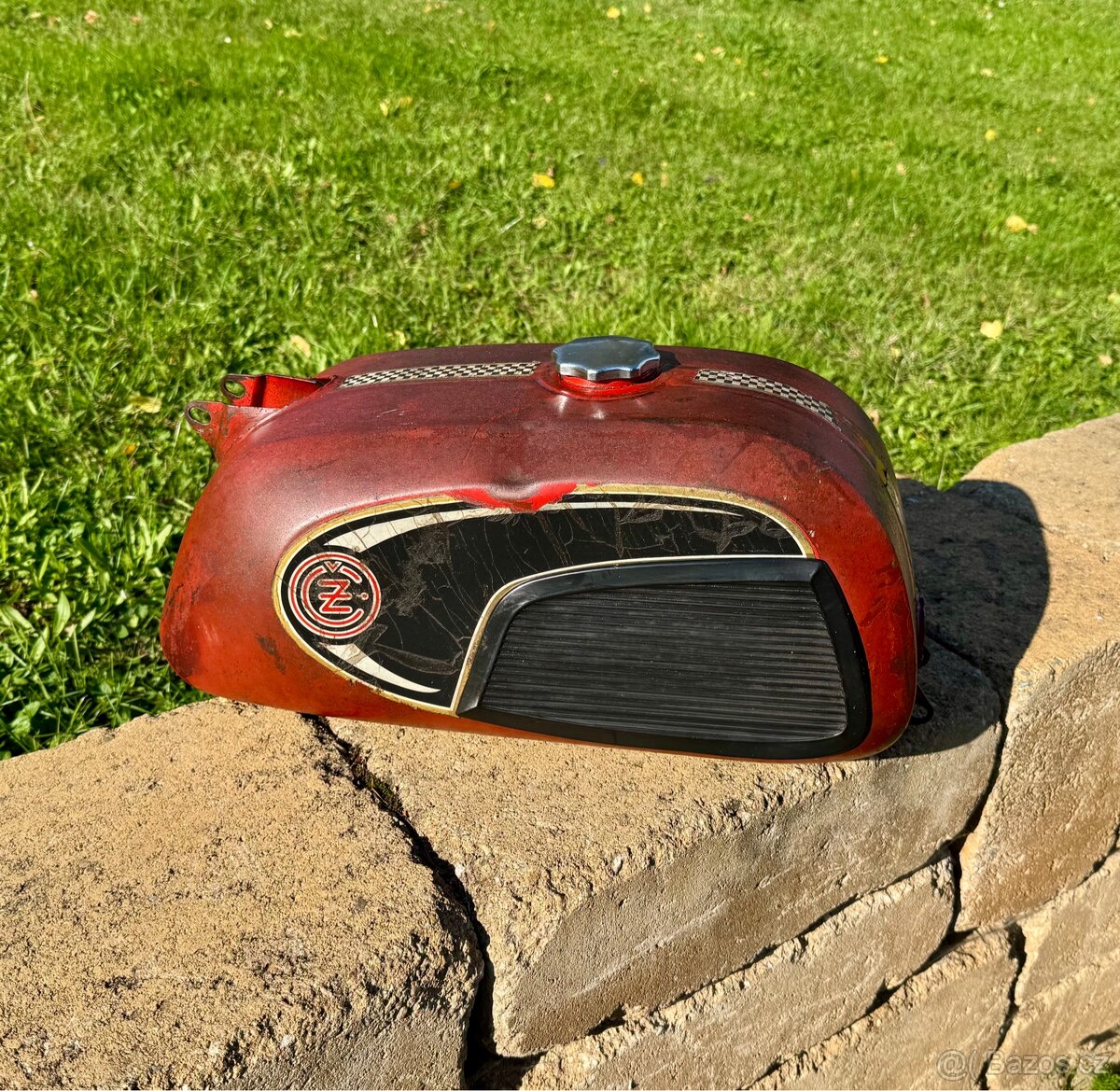 ČZ 125 175 - nádrž s víčkem - 2