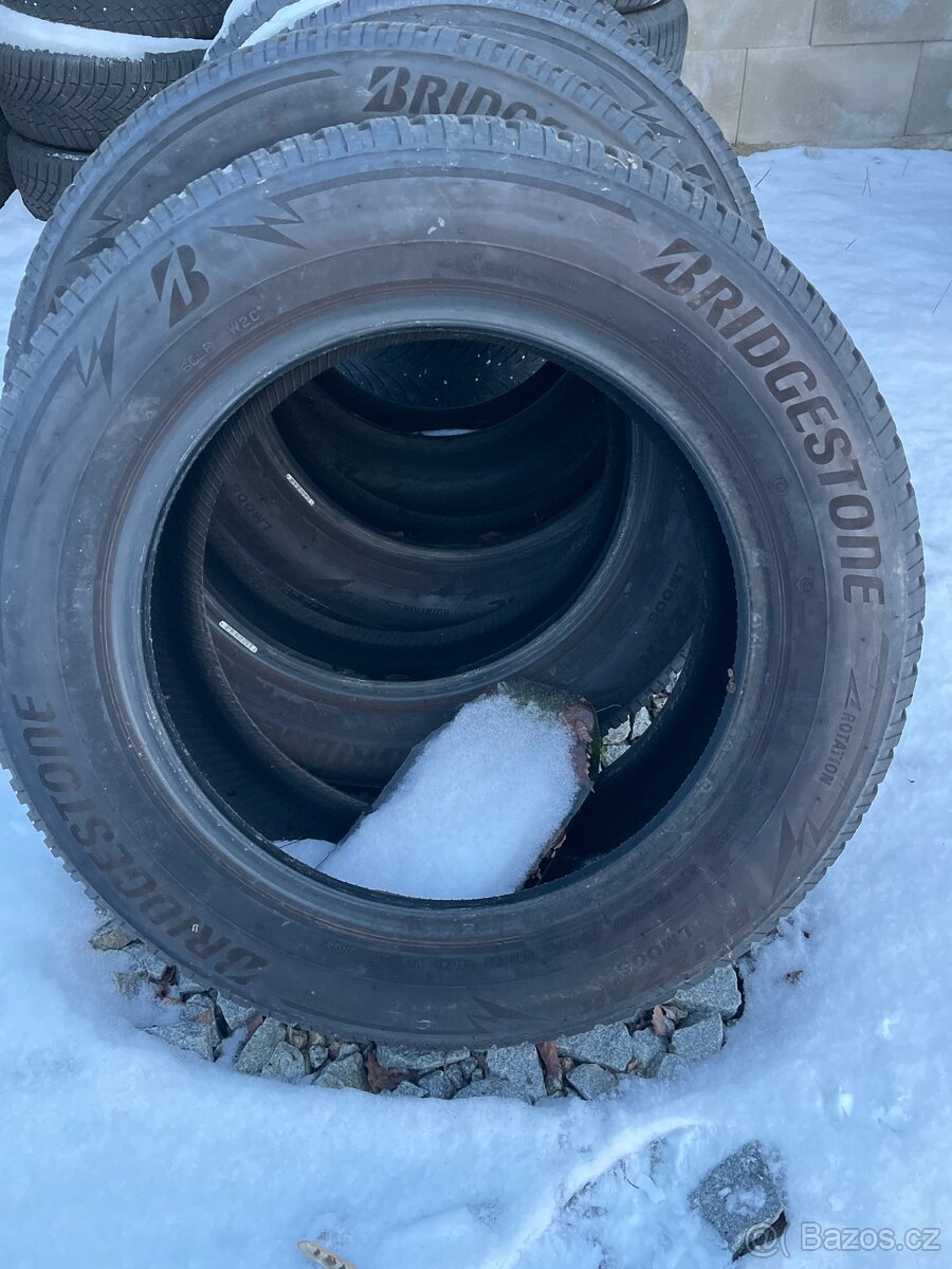 Zimní pneu 215/65R17 Bridgestone - 2