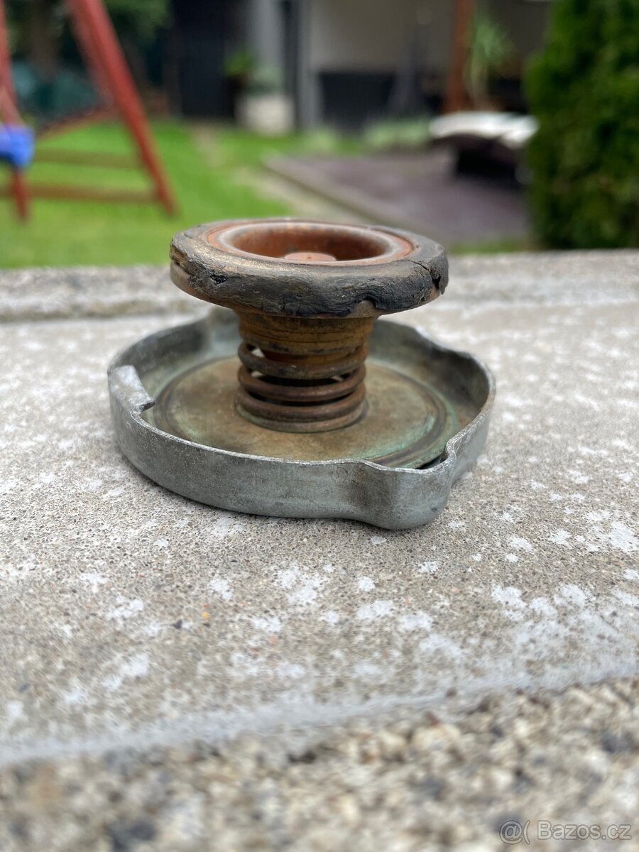 Zátka, víčko chladiče Škoda - 2