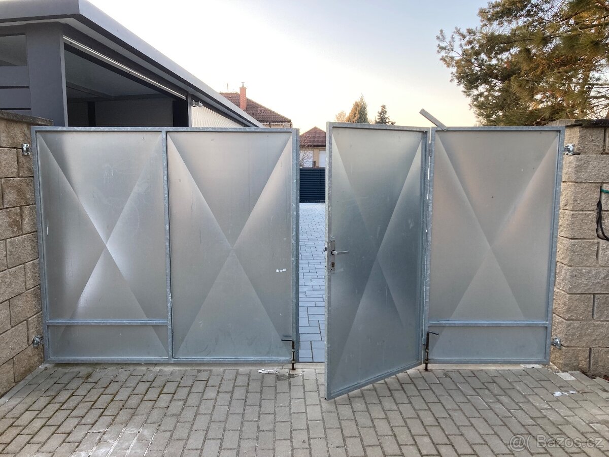 prodám vrata 1,8 x 3,9 m - 2