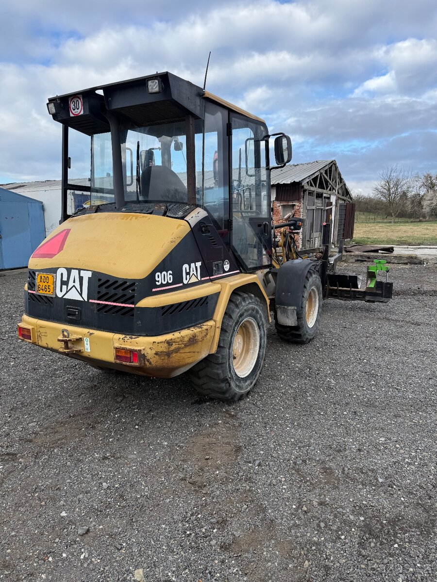 Prodám Caterpillar 906 - 2