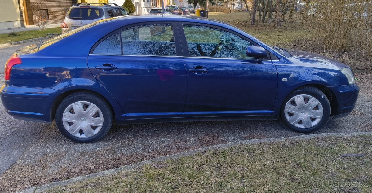 Toyota Avensis Hatchback - 2