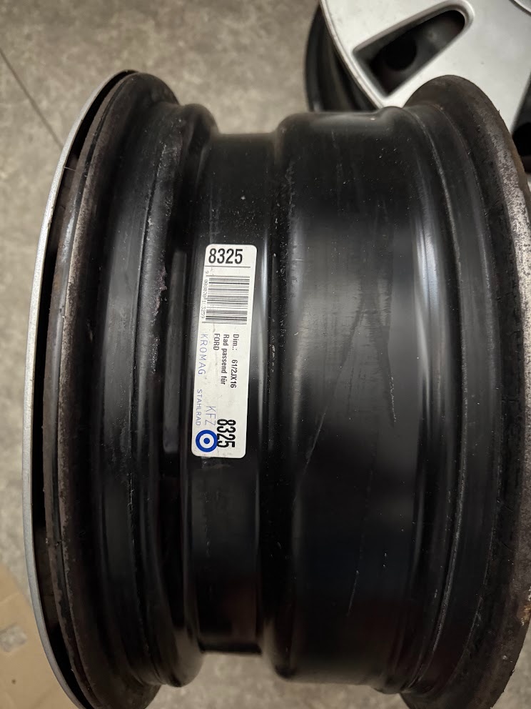 Sada originálních plech. disků 16 "Ford FOKUS+poklice - 2