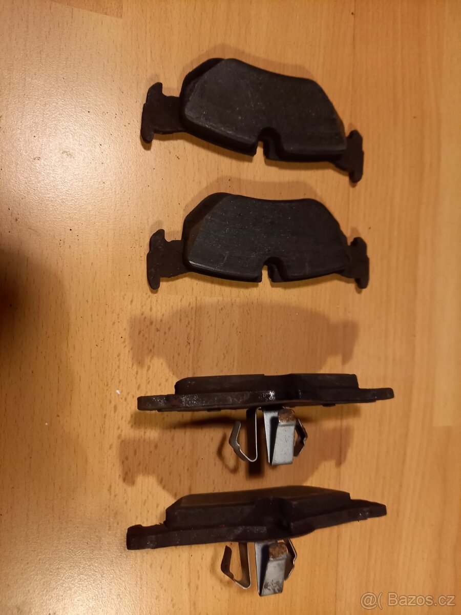 Prodám zadní kotouče a destičky BMW. - 2