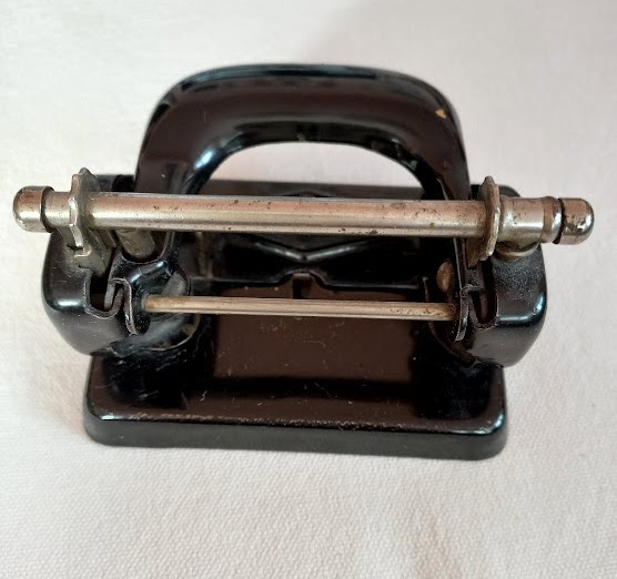 Retro děrovačka - 2