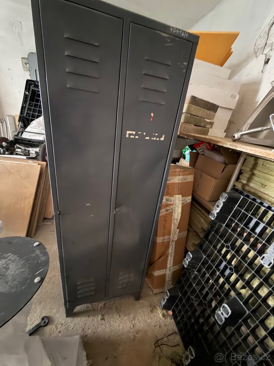 Šatní plechové skříně - 2