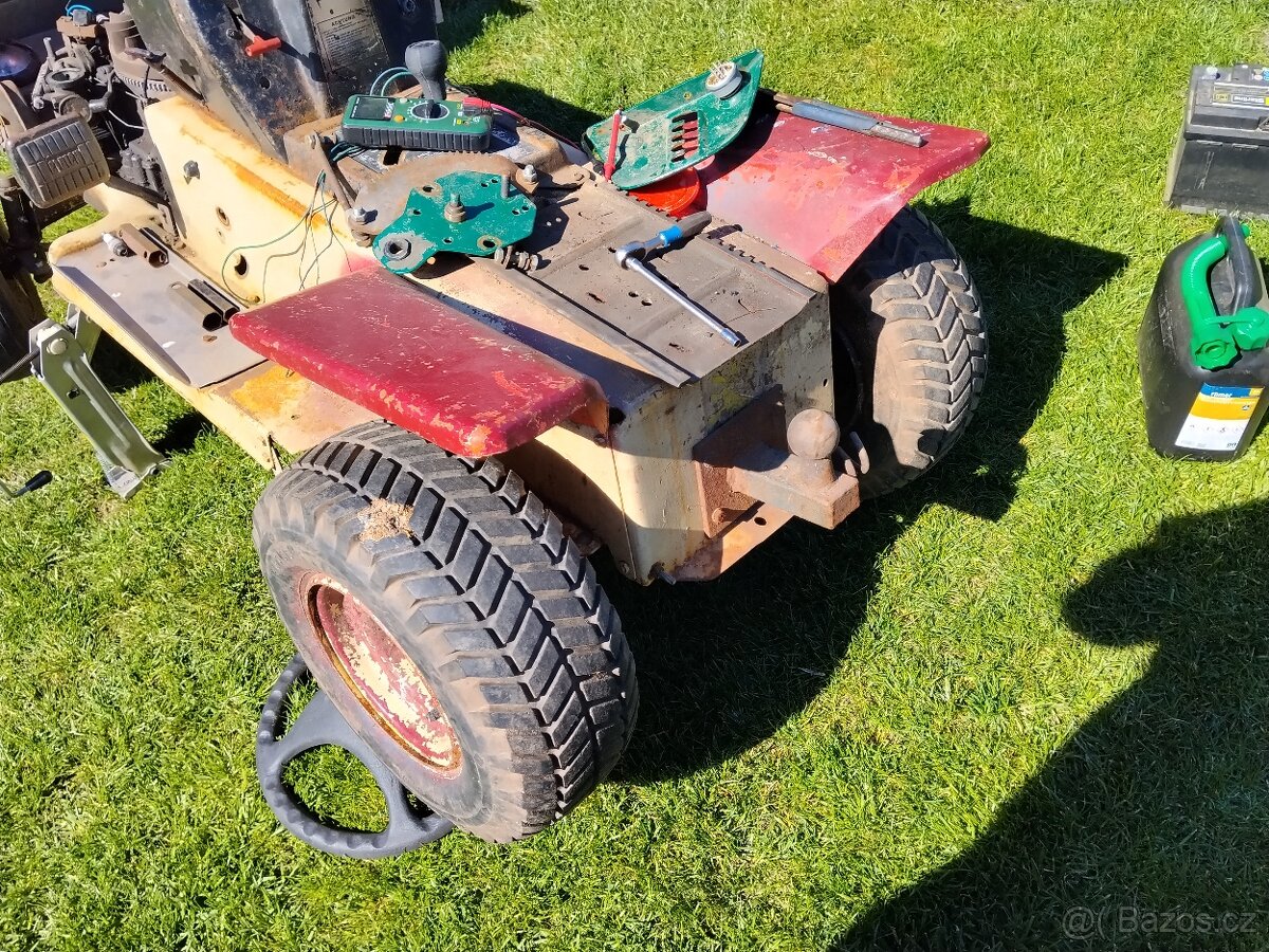 Travní traktor - 2