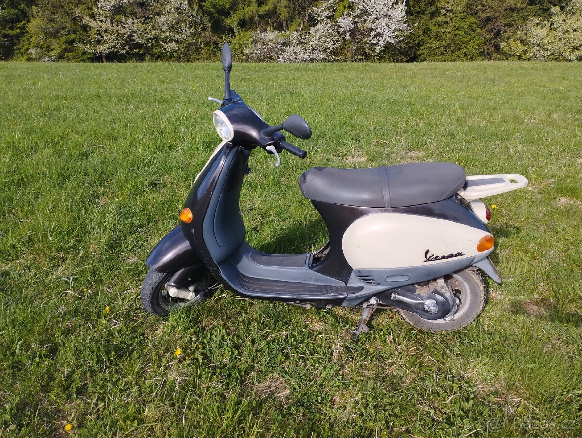 Skútr Piaggio Vespa ET2 - 2