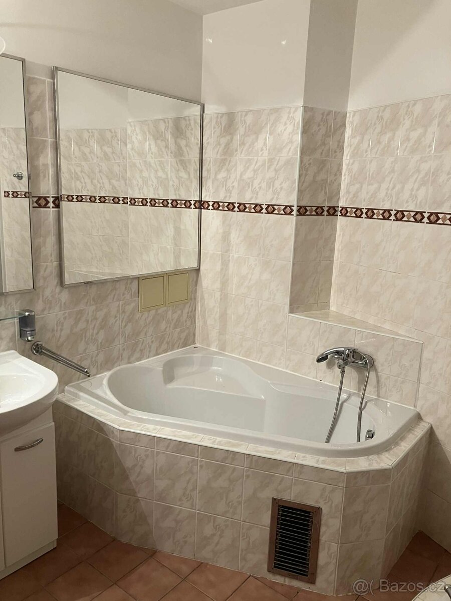 Rohová akrylátová vana 150×100 cm – velmi dobrý stav - 2