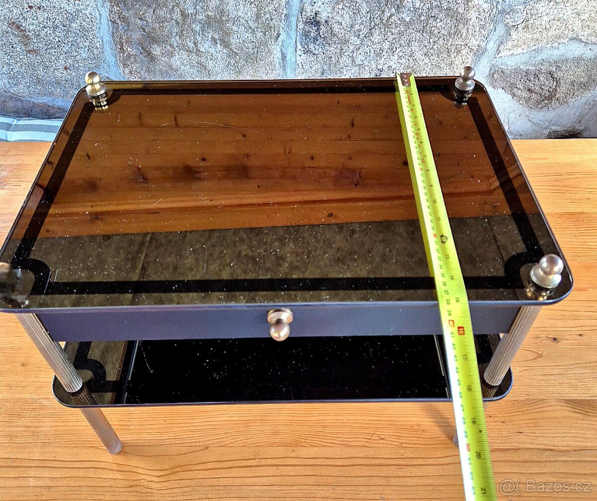 Skleněný dvoupatrový stolek - 2
