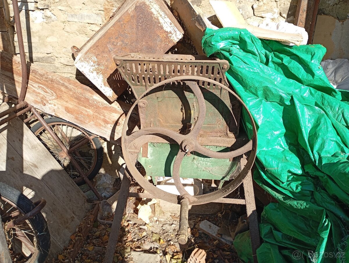 Prodám staré struhadlo/kruhadlo na zemědělské plodiny - 2