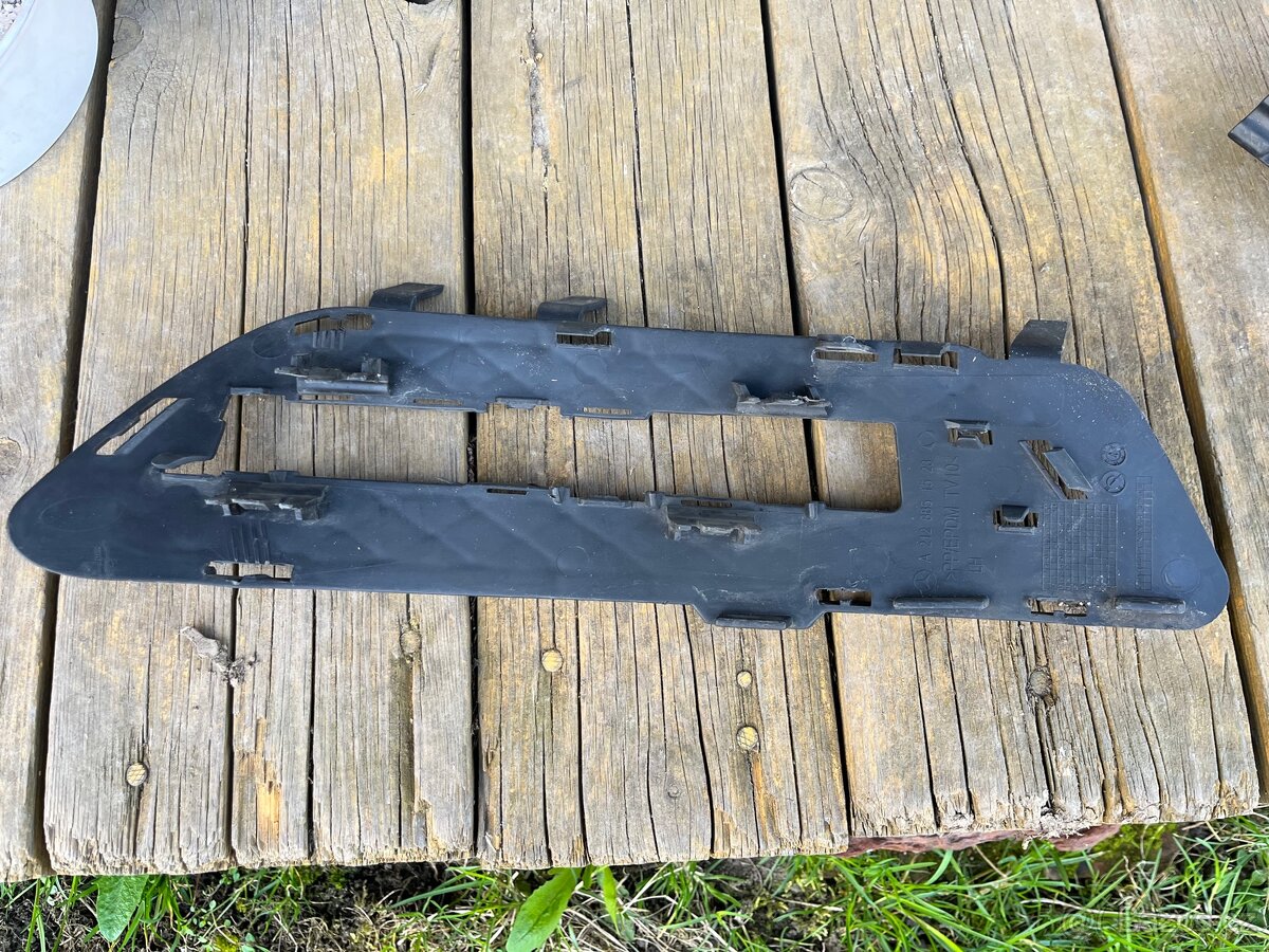 Mercedes Benz e w212 mřížka předního nárazníku - 2