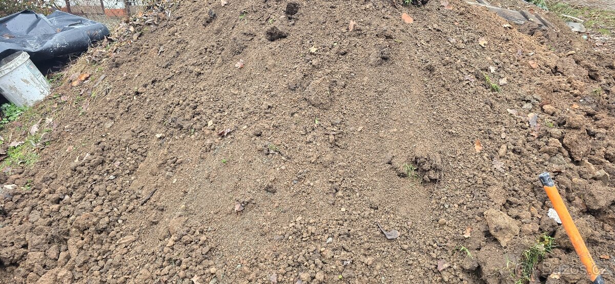 Hlína za odvoz cca 14m3 - 2