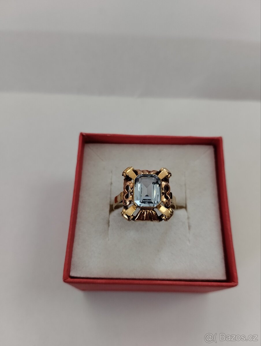 Zlatý prsten s modrým kamenem - 2