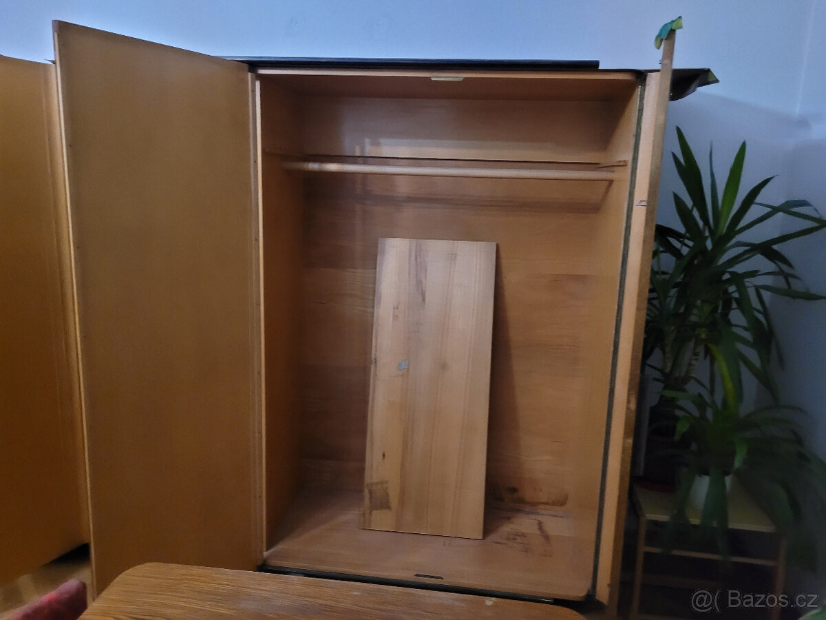 Starožitná trojdílná skříň - ZA ODVOZ _REZERVACE - 2