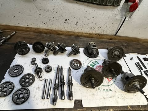Prodám náhradní díly do převodovek z Moped aut - 2