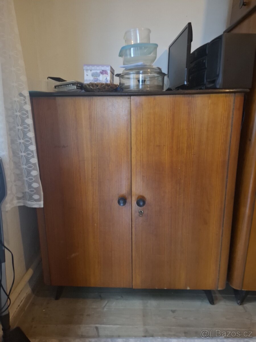 Starožitné skříně - 2