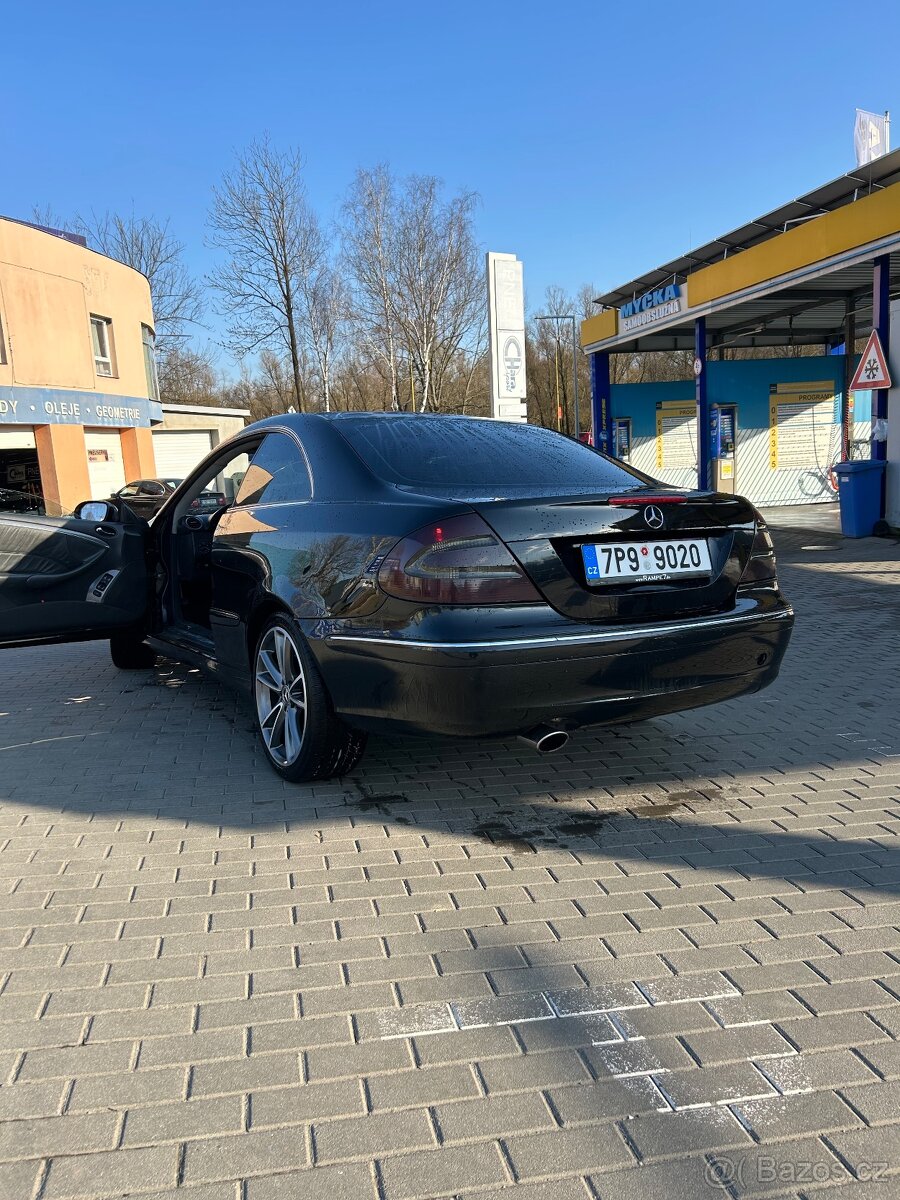 Mercedes Benz clk320i - 2