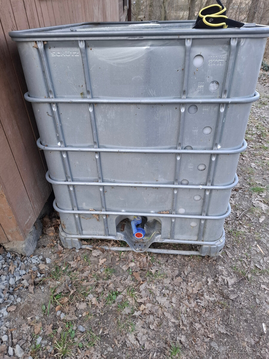 IBC nádrž s oplechovanin - 2