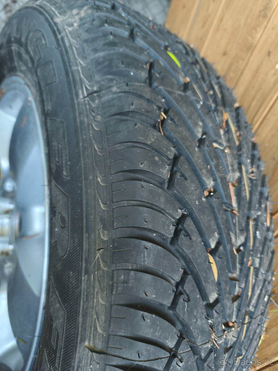 Jeep Cherokee rzervní kolo Jeep Cherokee - 2