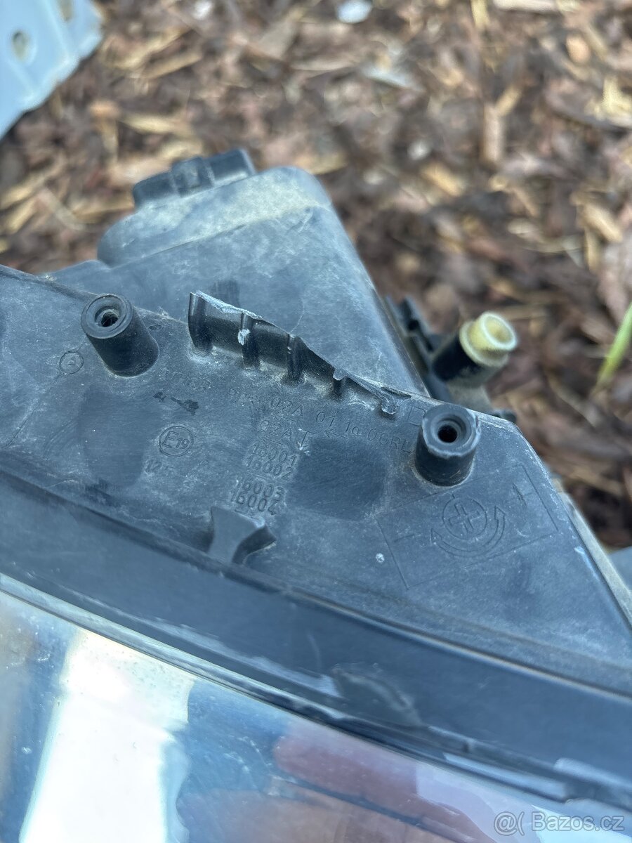 Prave přední světlo Dacia Sandero/Logan - 2