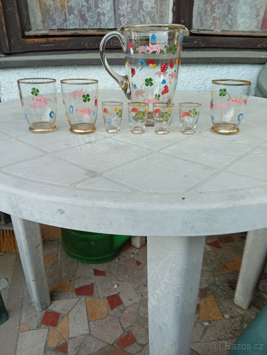 Prodám džbánek se skleničkami. - 2