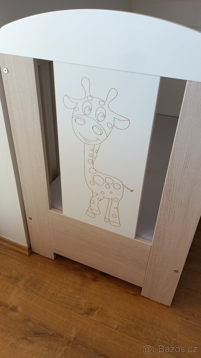 Dětská postýlka, dětská skříň, přebalovák, jídelní židlička. - 2
