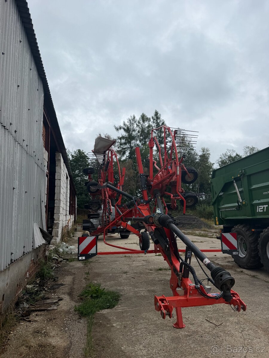 Boční nahrabávač KUHN - 2