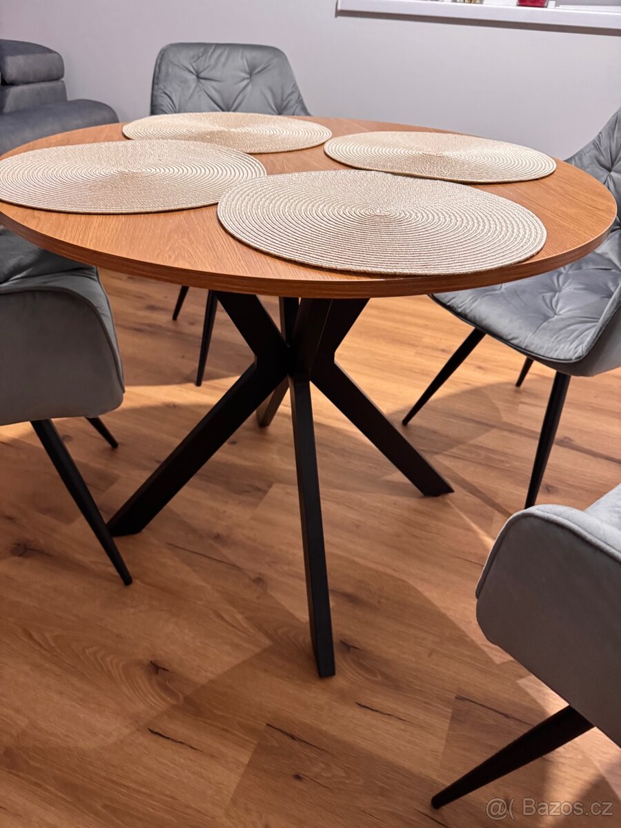 Jídelnî kulatý stůl - 2