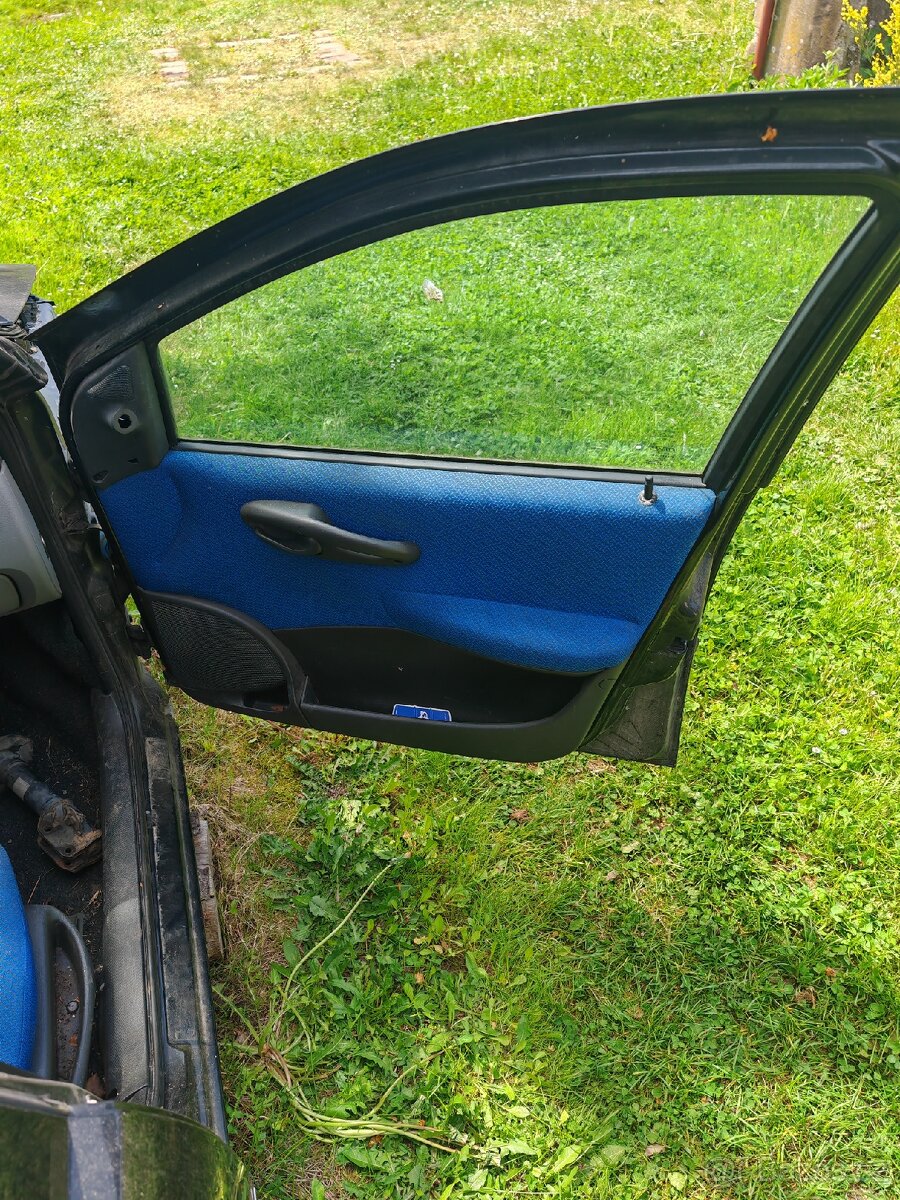 Fiat Punto 2(5-ti dveř.) - pravé přední dveře komplet - 2