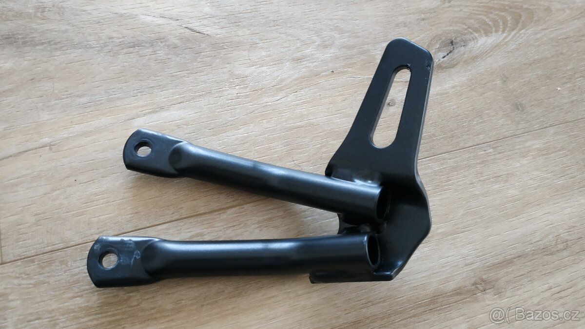 Yamaha MT03 - držák stupačky spolujezdce - 2