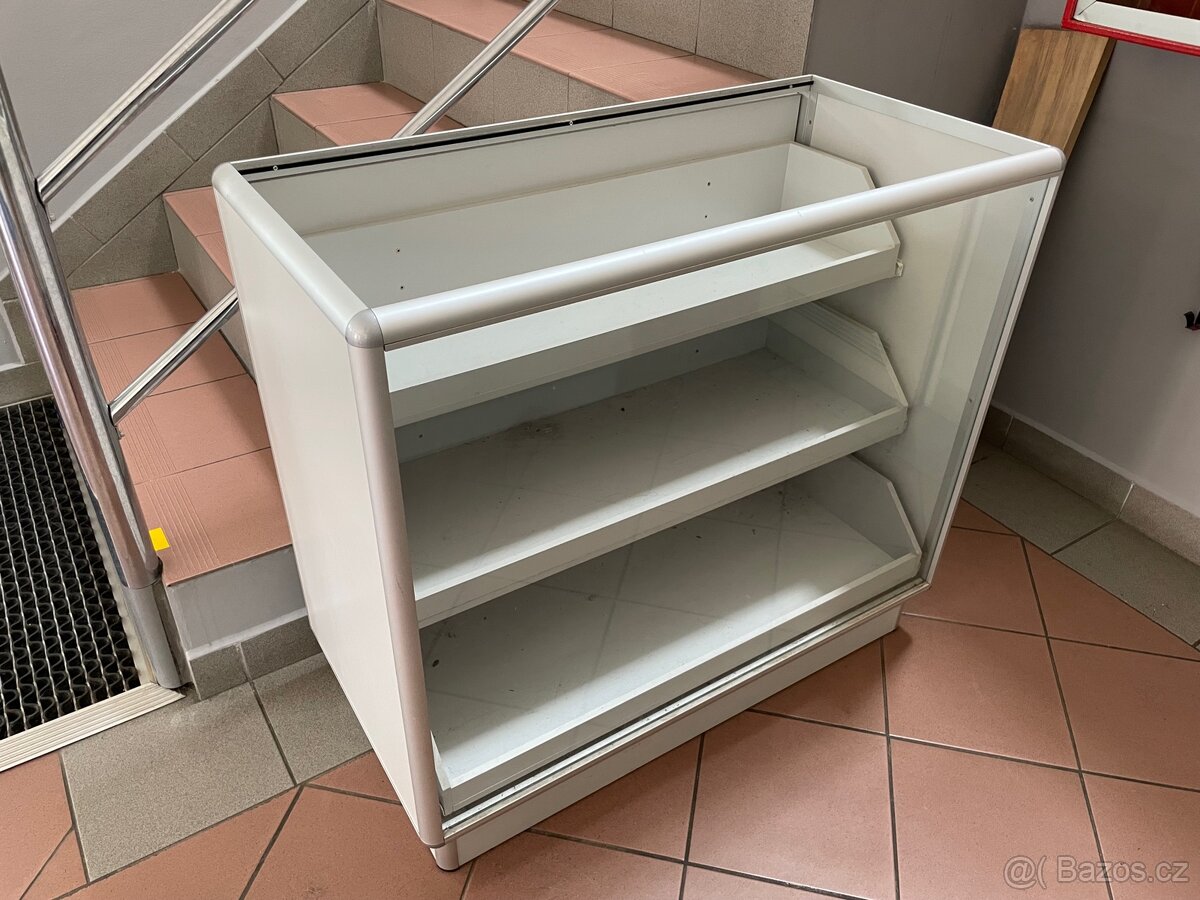 Prodejní prosklené vitríny - 2