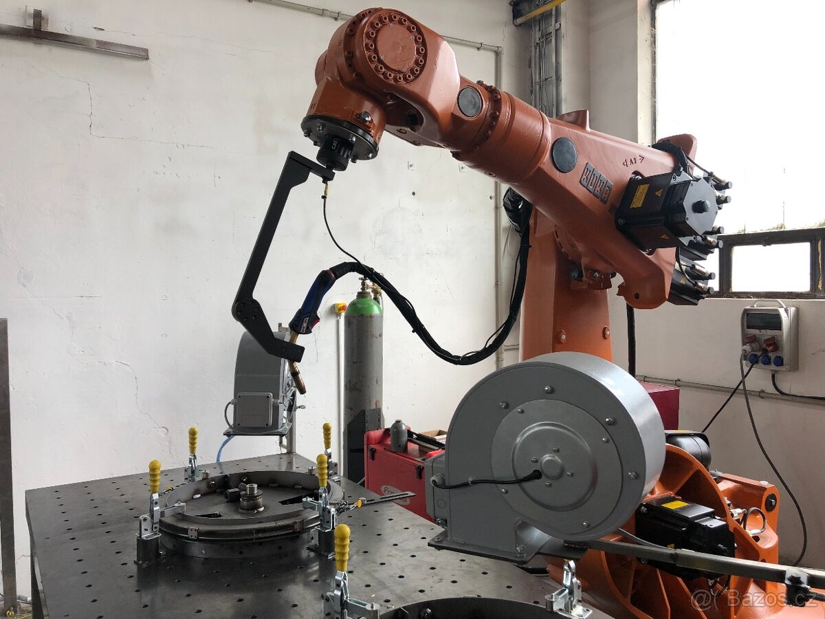 Svařovací rameno KUKA po celkové repasy - 2