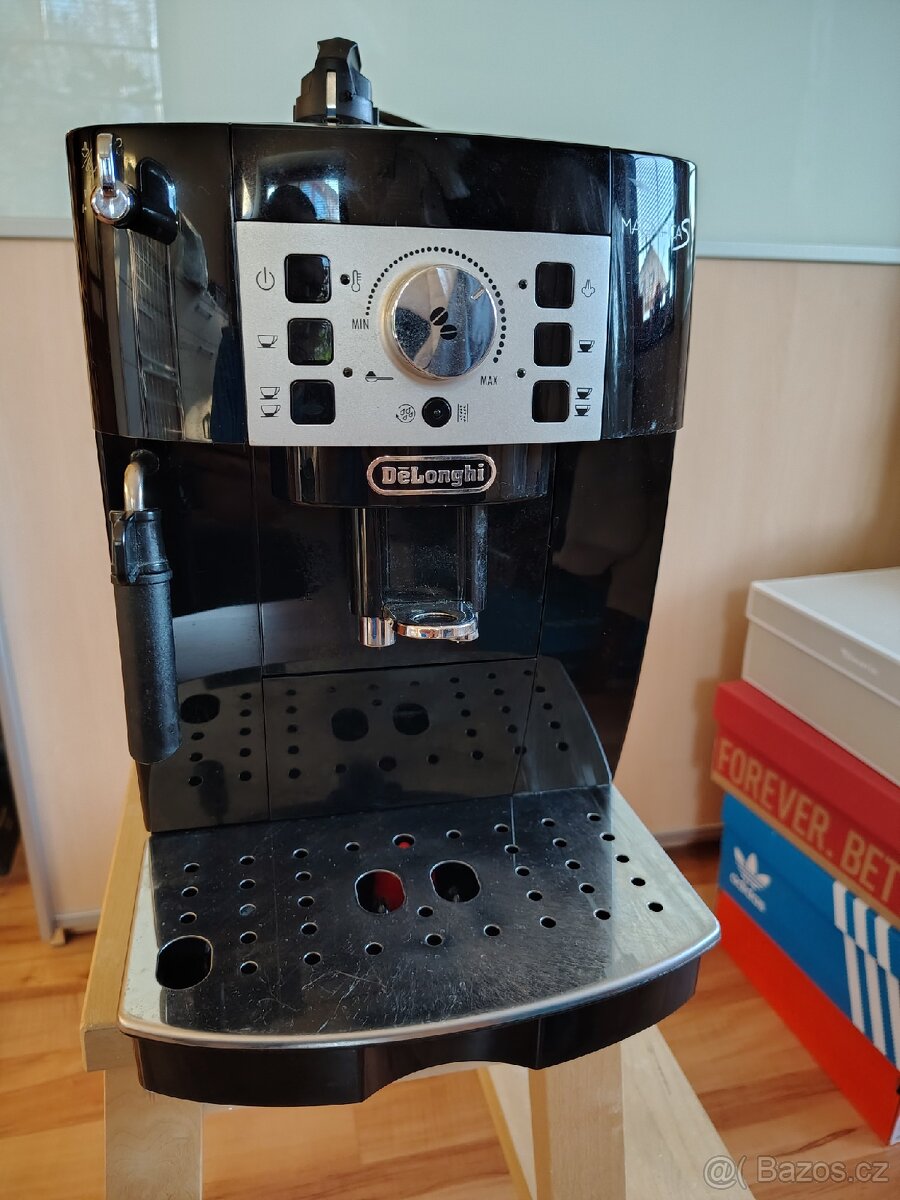 prodám DeLonghi Magnifica S - 2